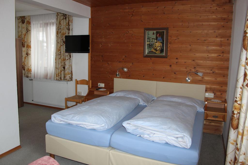 Gästehaus Trude Waltl Fieberbrunn Zimmer foto