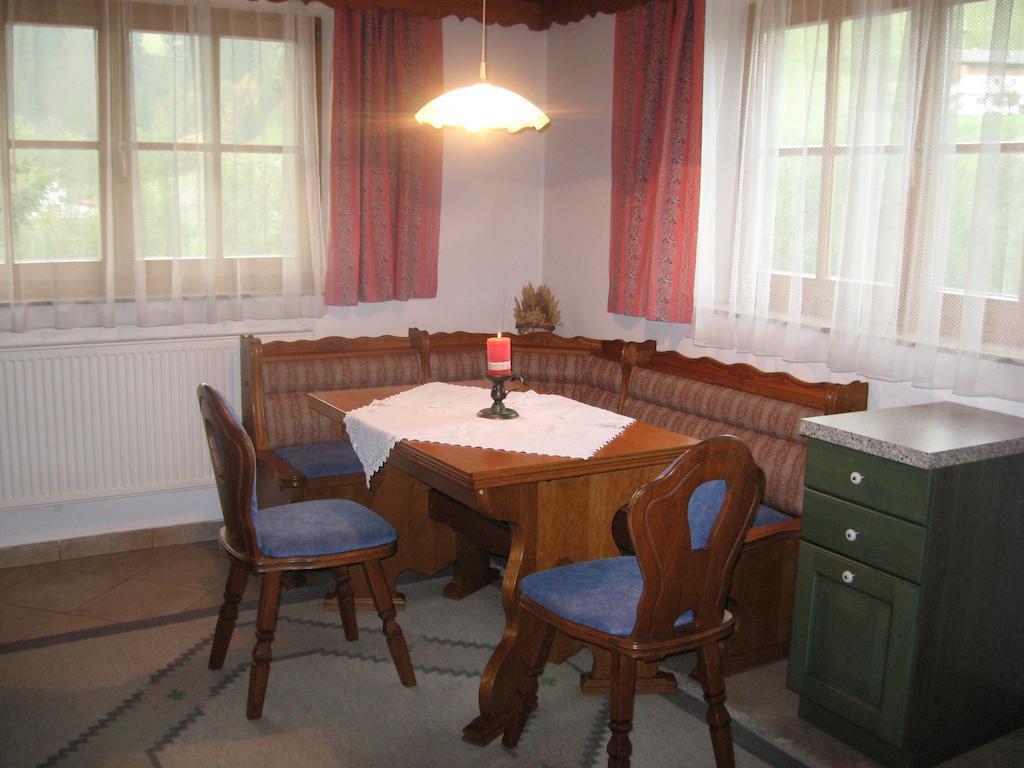 Gästehaus Trude Waltl Fieberbrunn Zimmer foto