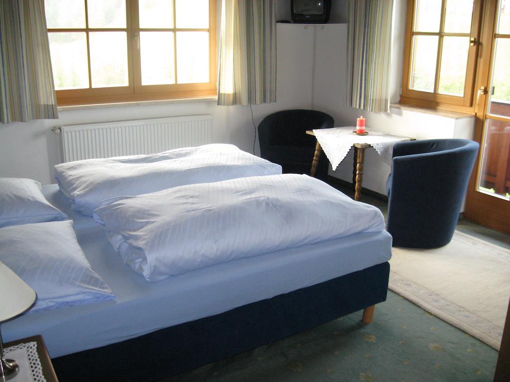 Gästehaus Trude Waltl Fieberbrunn Zimmer foto